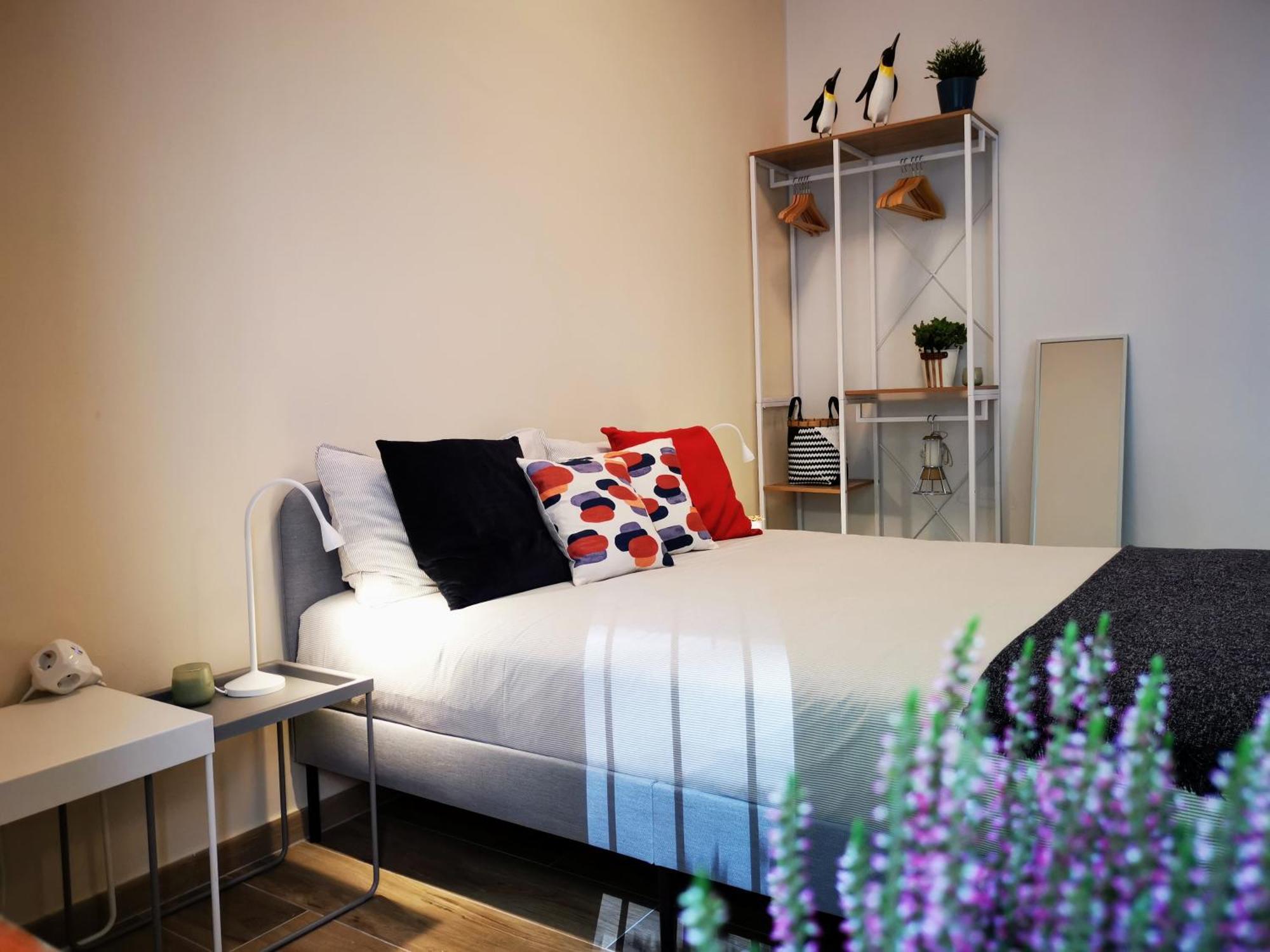 Spacious Apartment 50 Meters From The Metro Milano Phòng bức ảnh