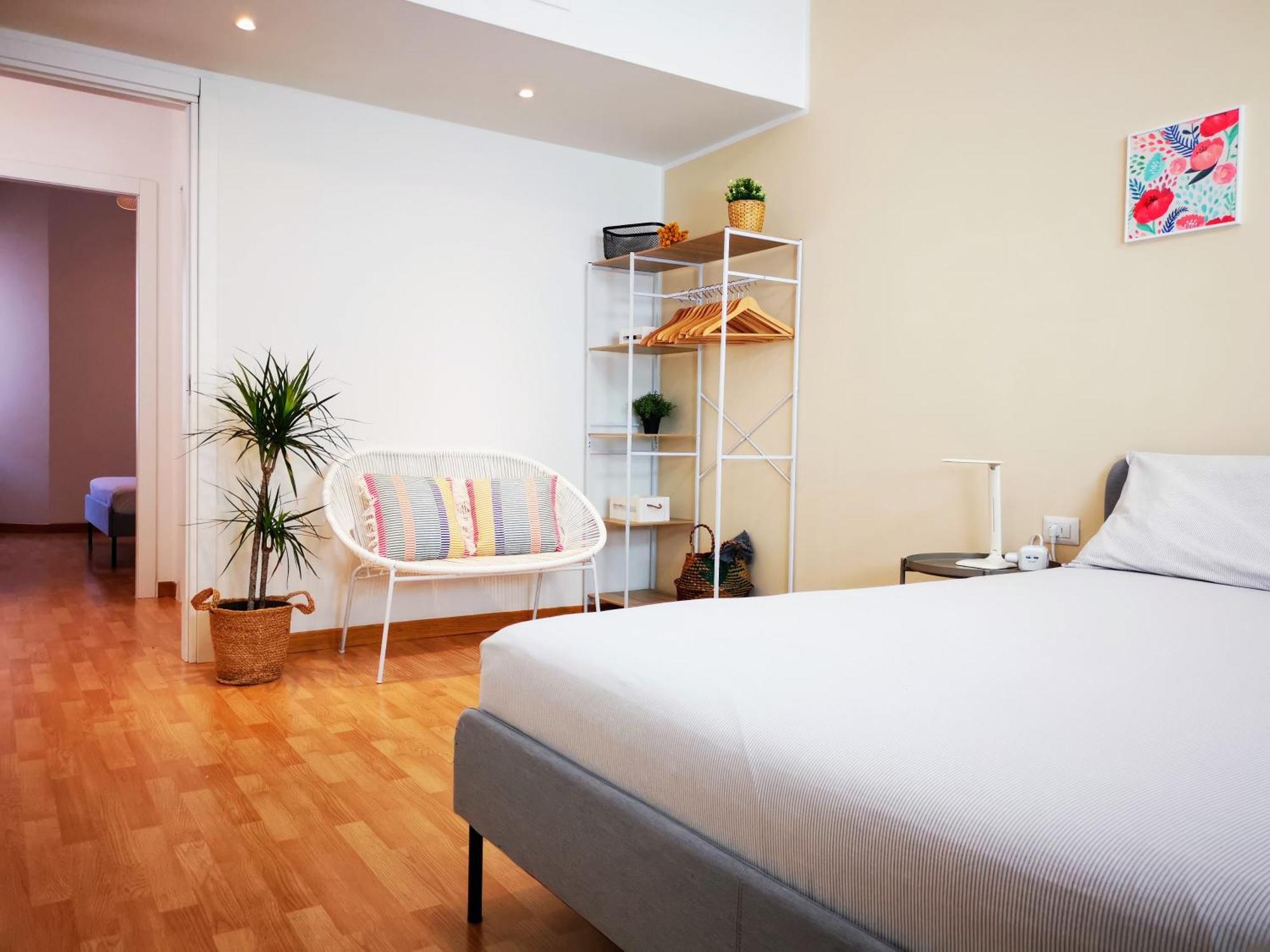 Spacious Apartment 50 Meters From The Metro Milano Ngoại thất bức ảnh